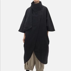 ISO Black Crane bid coat. Lmk if you have. Preferably is cream.